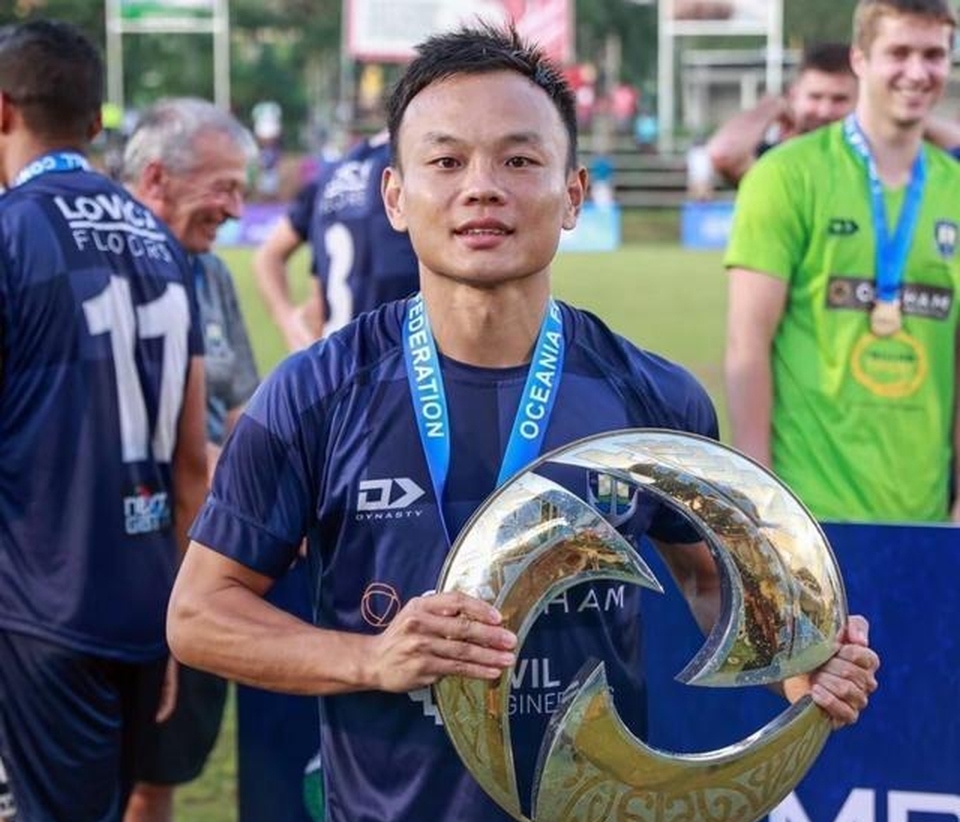 35岁中国名将闪耀世俱杯！角球直接轰门惊吓拜仁门神，与穆勒热聊(今日姆巴佩重磅转会世纪交易震撼足坛)